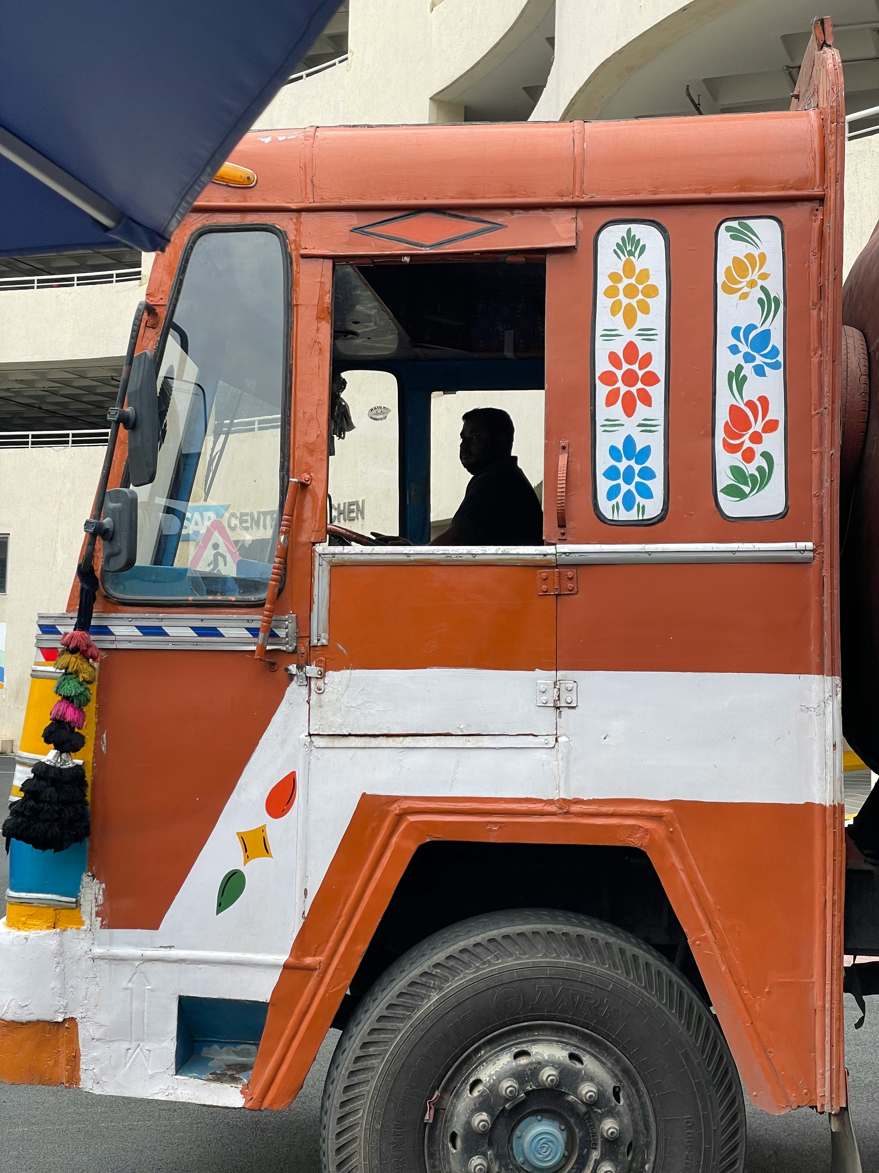 customized semi truck in india9