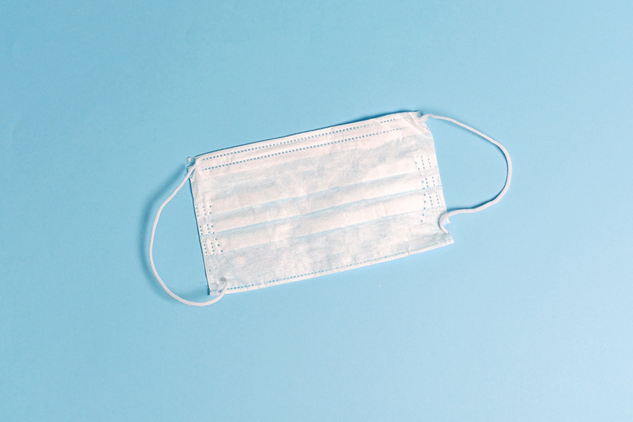 white disposable face mask