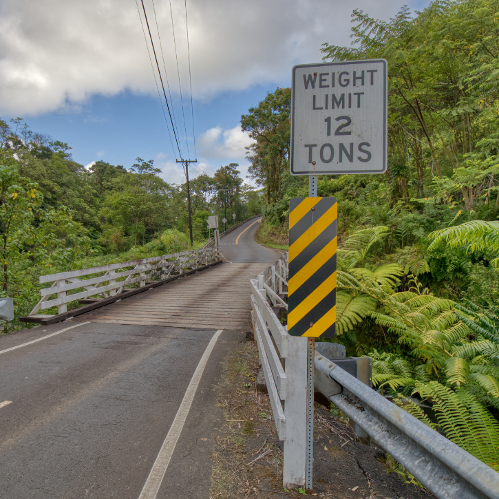 bridge weight limit sign